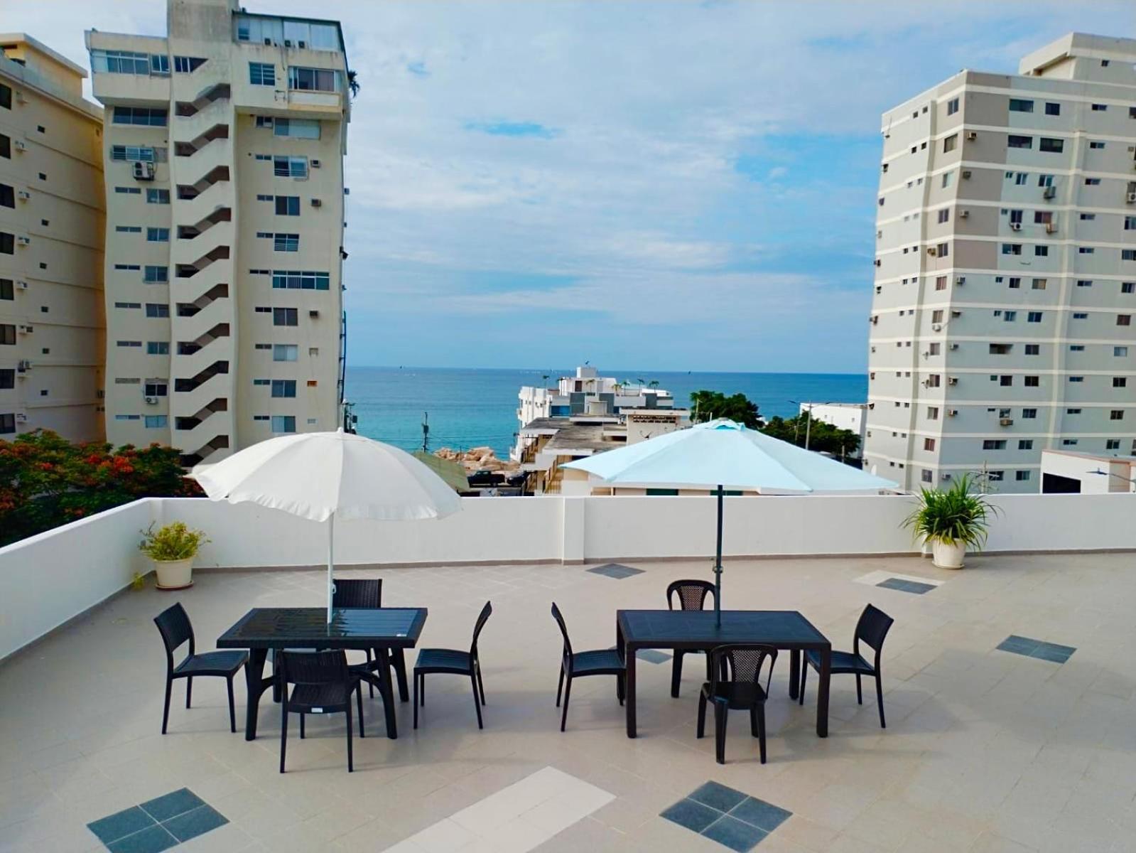 Alojate A Una Calle De La Playa Y Malecon Salinas  Exterior photo