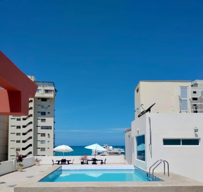 Alojate A Una Calle De La Playa Y Malecon Salinas  Exterior photo