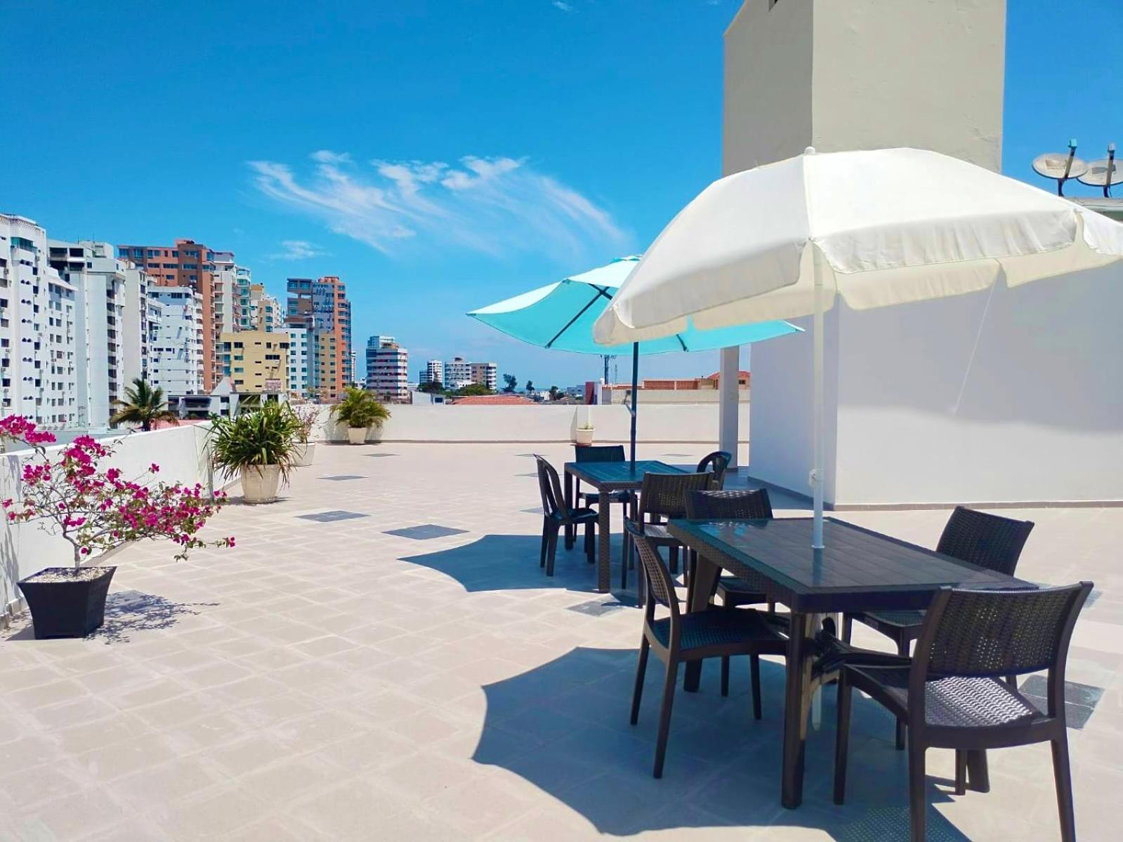 Alojate A Una Calle De La Playa Y Malecon Salinas  Exterior photo